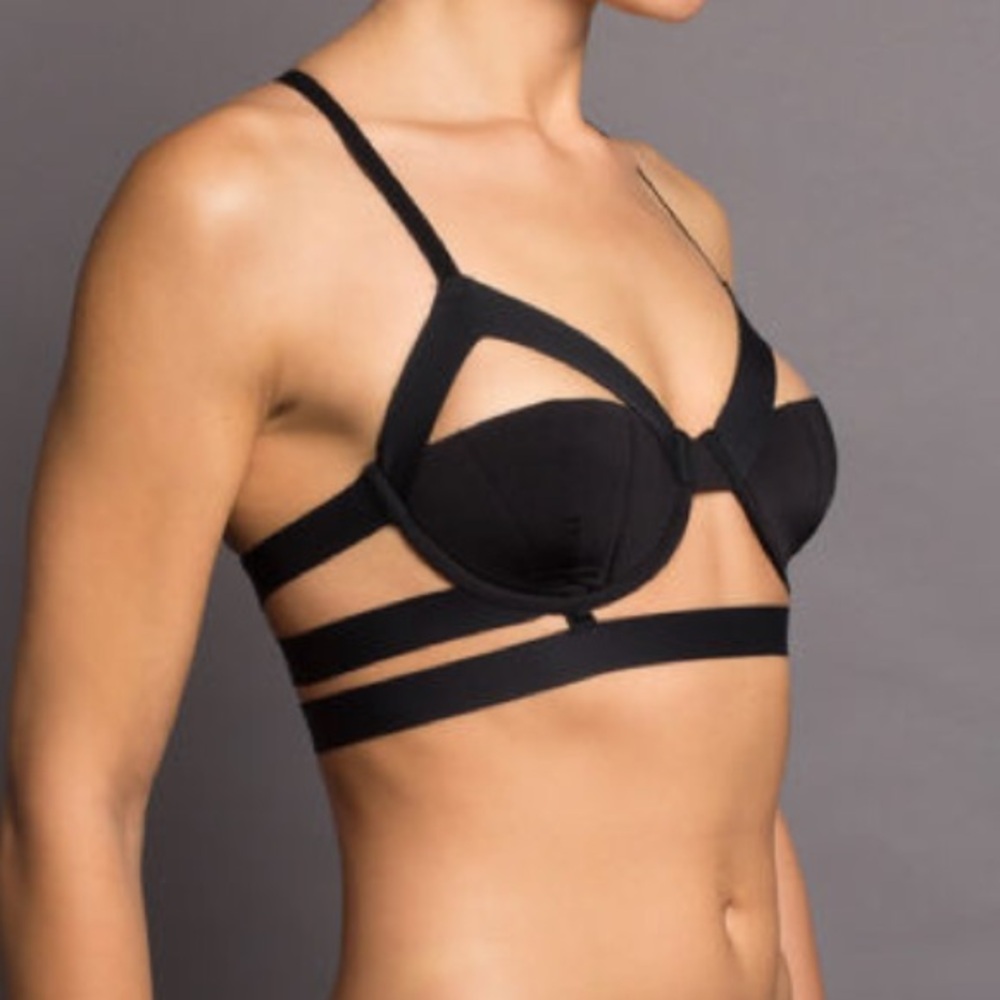 True & Co. Sexy Strappy Bra, Black sz M